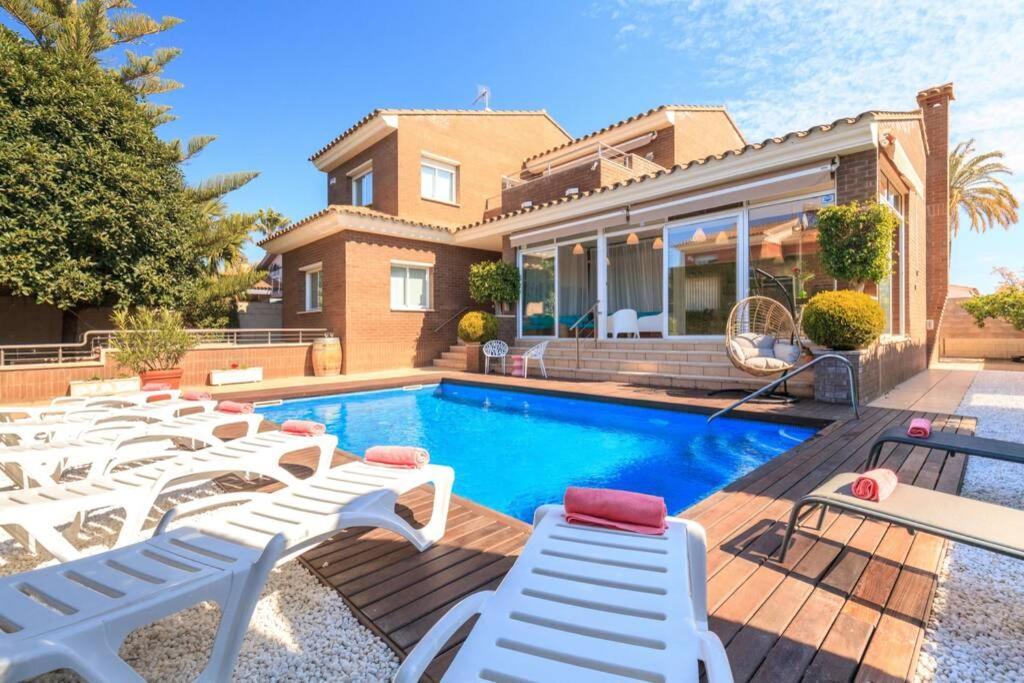 Villa Wine Experience Cambrils - Wine, Art & Games Exterior photo