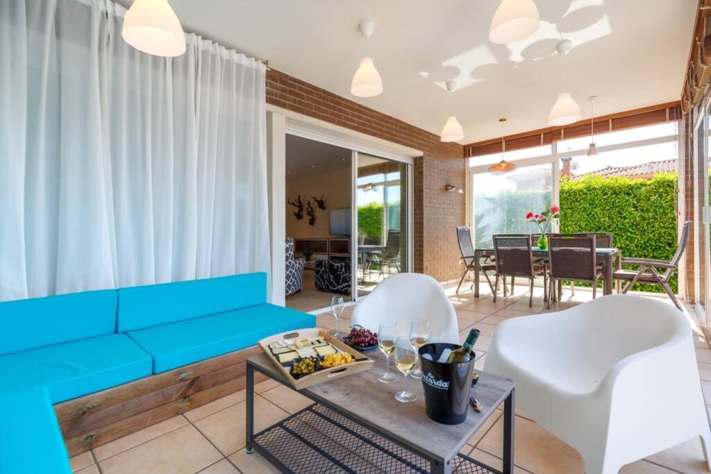 Villa Wine Experience Cambrils - Wine, Art & Games Exterior photo